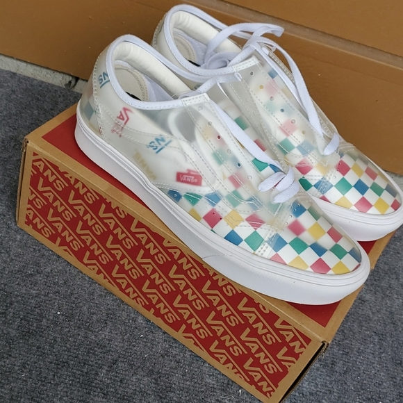 Vans - Picture 1 of 4